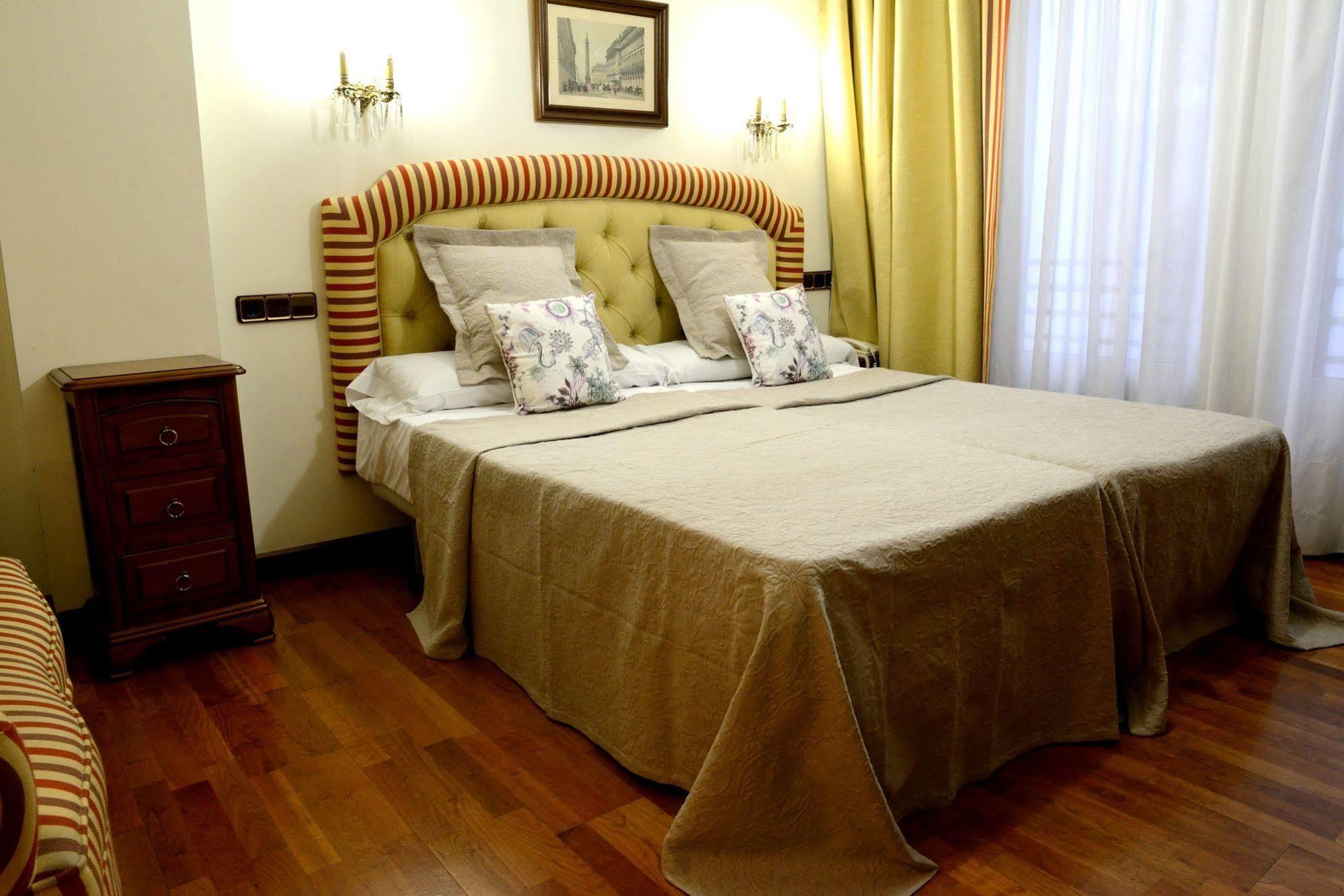 Hostal Arriazu 팜플로나 외부 사진