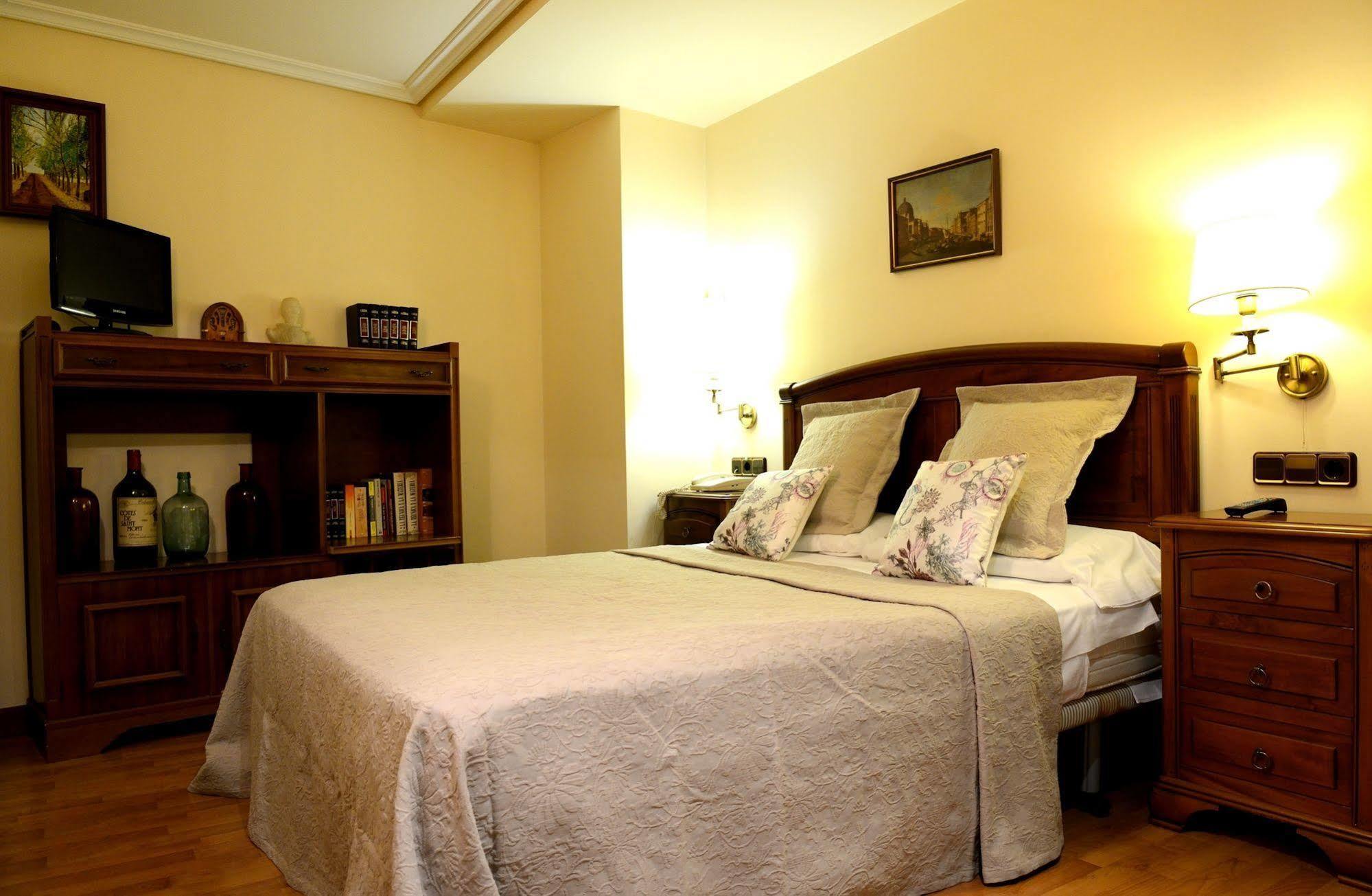 Hostal Arriazu 팜플로나 외부 사진