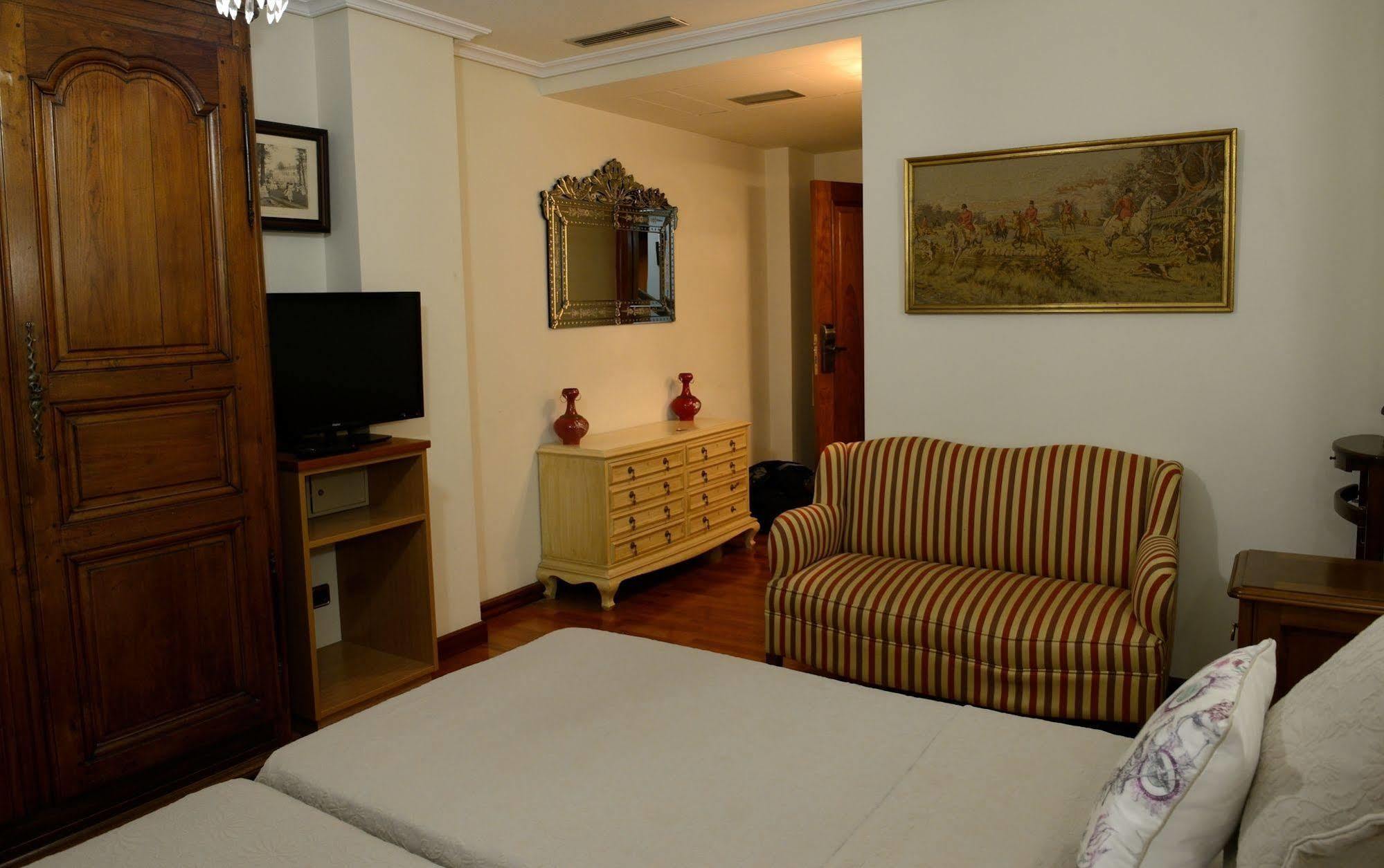 Hostal Arriazu 팜플로나 외부 사진